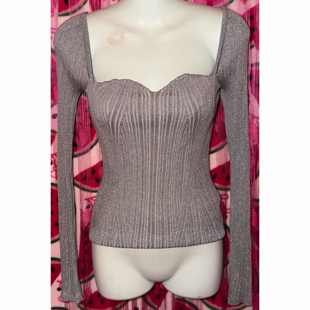 🤍 Elegant Metallic Long Sleeve Top